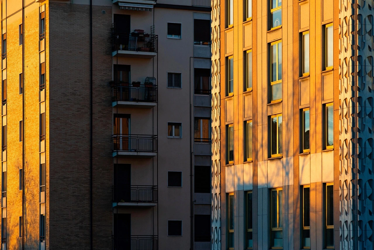 Modern bina cephesi ve mimari detay